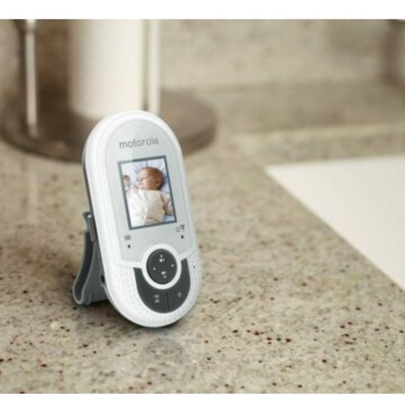 New Motorola MBP621 Digital Video Baby Monitor with 1.8-Inch Color LCD Screen - Picture 3 of 3
